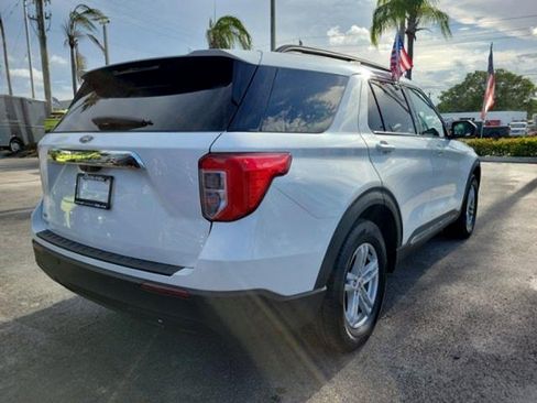 Used 2024 Ford Explorer XLT RWD image 3