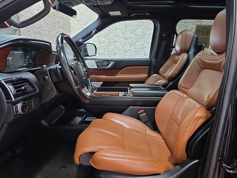 Used 2019 Lincoln Navigator Reserve image 35