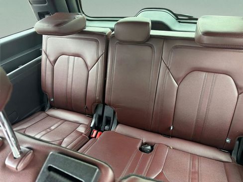 Used 2024 Ford Expedition Limited AWD/4WD image 12
