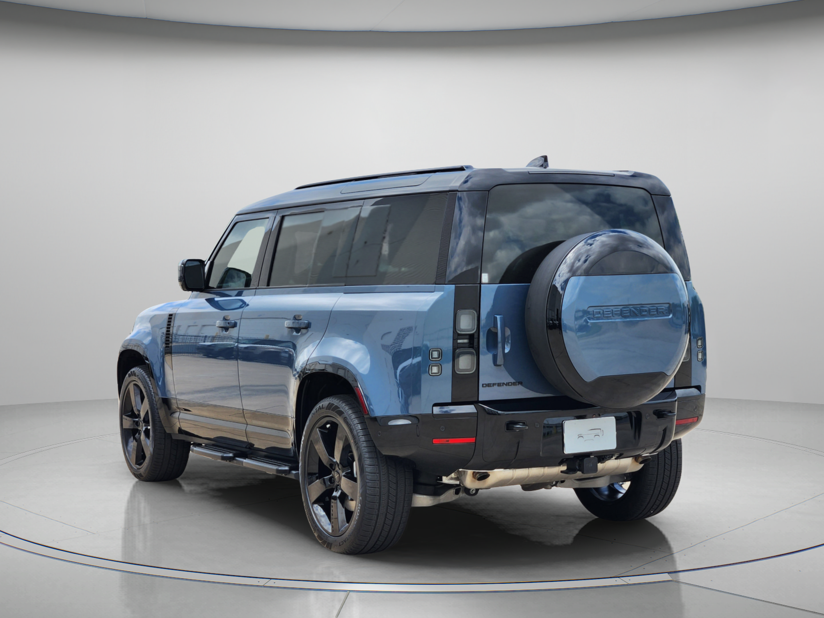 New 2026 Land Rover Defender 110 X-Dynamic SE AWD/4WD image 3