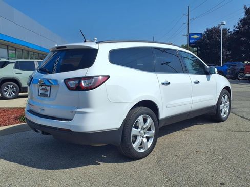 Used 2017 Chevrolet Traverse LT w/ Style and Technology Package image 6