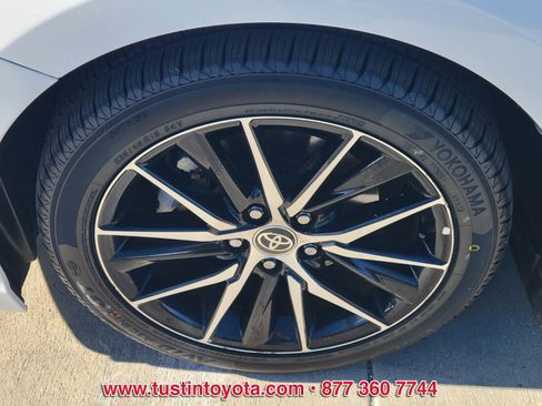 Certified 2021 Toyota Camry SE image 9