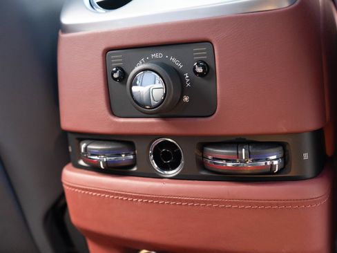 Used 2017 Rolls-Royce Ghost RWD image 36