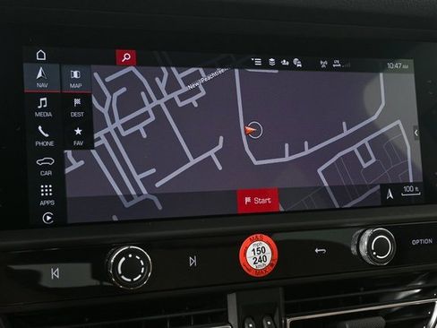 Certified 2025 Porsche Macan image 13