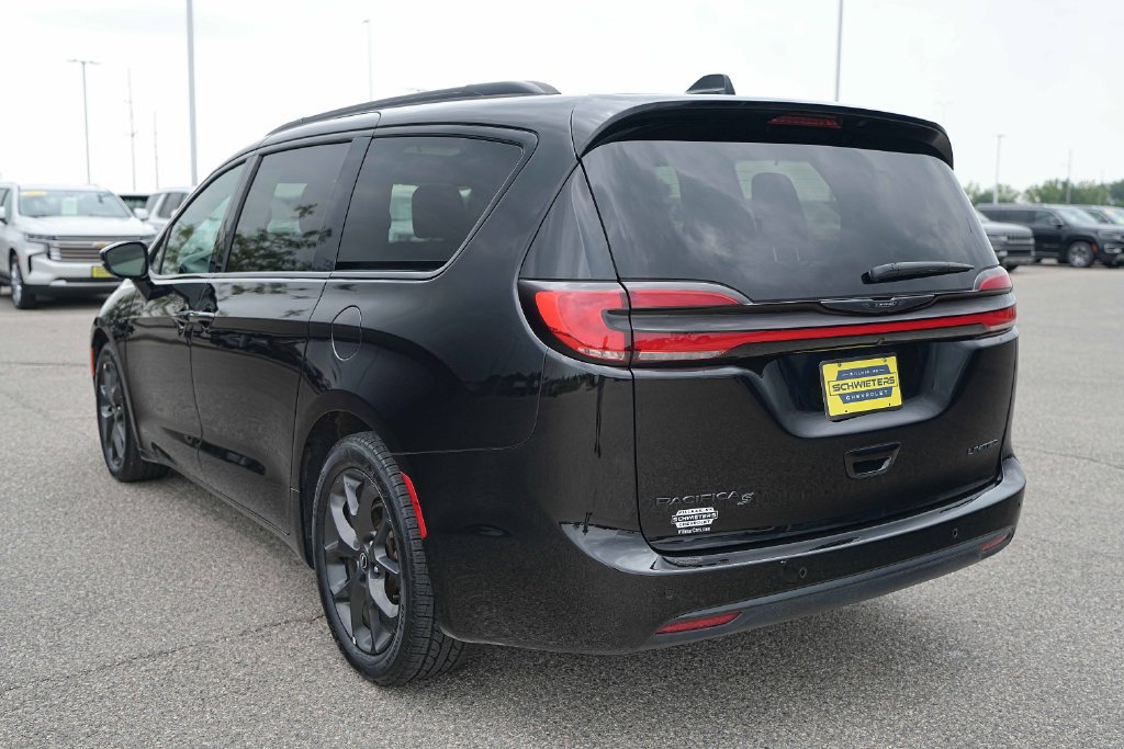Used 2025 Chrysler Pacifica Limited FWD image 9