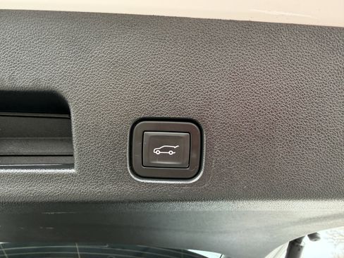 Used 2025 GMC Acadia Elevation image 18