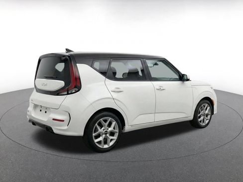 Used 2025 Kia Soul LX w/ LX Technology Package FWD image 9