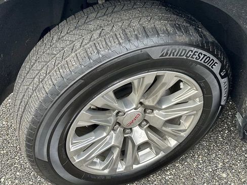 Used 2022 GMC Yukon SLT w/ SLT Premium Package image 17