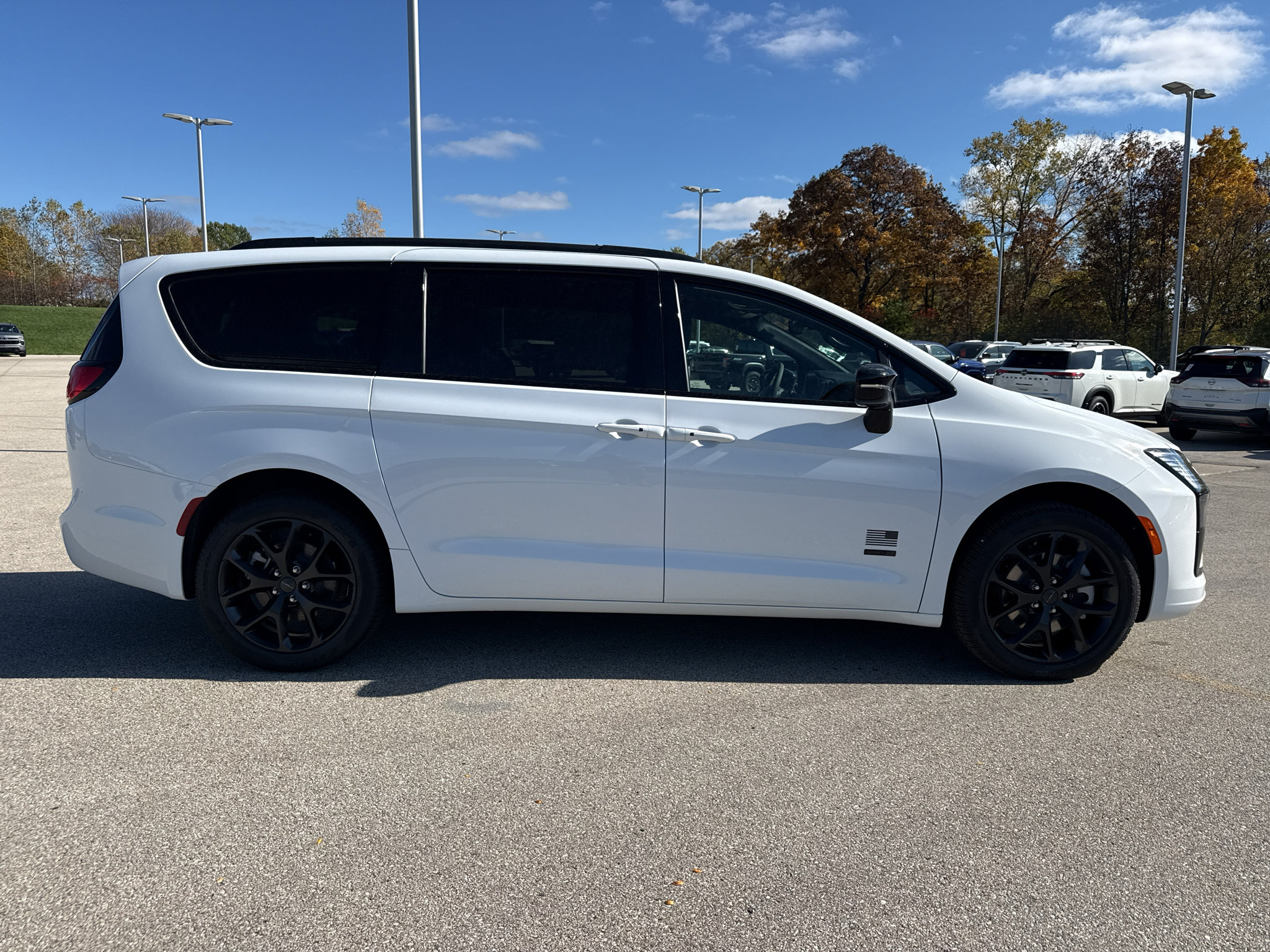 New 2027 Chrysler Pacifica Select AWD/4WD image 17