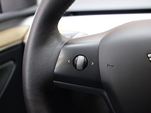 Used 2023 Tesla Model Y Long Range image 36