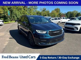 Used 2023 Chrysler Pacifica Touring-L w/ S Appearance Package AWD/4WD video 1