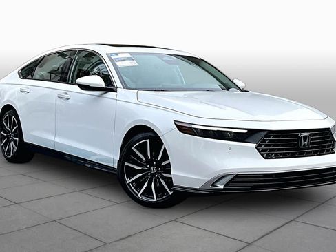 Used 2023 Honda Accord Touring image 3