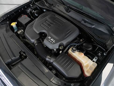 Used 2017 Dodge Challenger SXT image 22