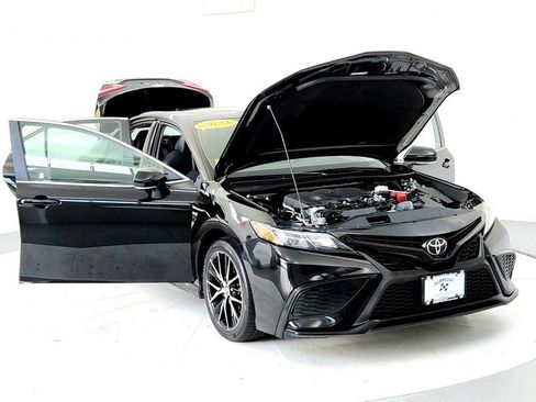 Used 2024 Toyota Camry SE w/ Cold Weather Package AWD/4WD image 9