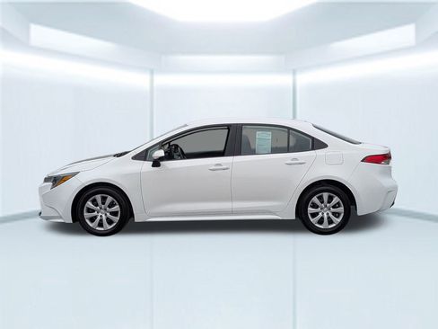 Used 2024 Toyota Corolla LE image 2