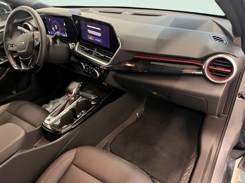 Certified 2024 Chevrolet Trax RS w/ Sunroof Package FWD image 11