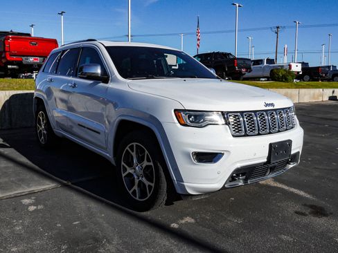 Used 2019 Jeep Grand Cherokee Overland AWD/4WD image 2