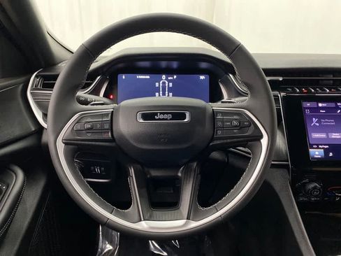 Used 2025 Jeep Grand Cherokee L Laredo AWD/4WD image 14