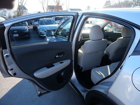 Used 2021 Honda HR-V LX image 24