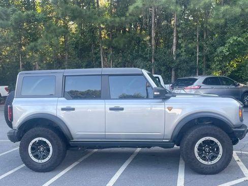 Used 2022 Ford Bronco Badlands w/ Sasquatch Package AWD/4WD image 3