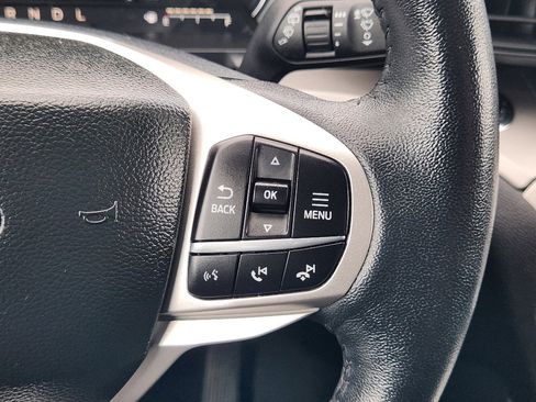 Used 2023 Ford Explorer XLT image 30