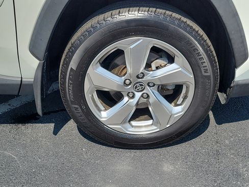 Certified 2021 Toyota RAV4 XLE Premium AWD/4WD image 6