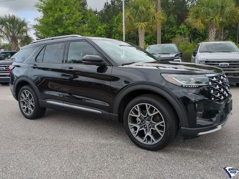 Used 2025 Ford Explorer Platinum w/ Ultimate Package AWD/4WD image 1