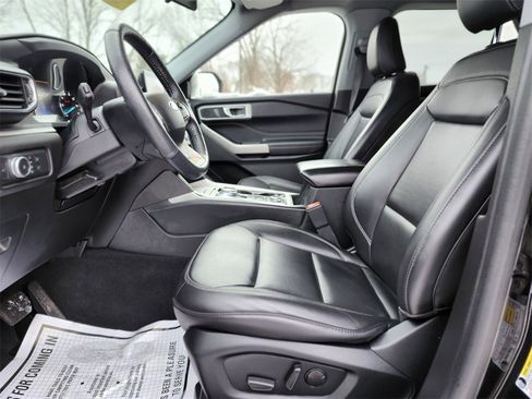 Certified 2022 Ford Explorer XLT w/ Equipment Group 202A image 19