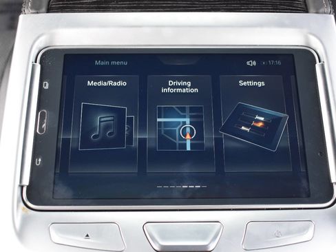 Used 2018 BMW 750i xDrive image 25