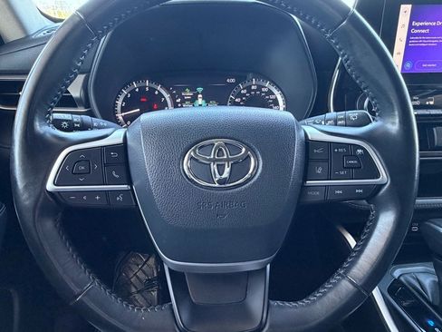 Used 2023 Toyota Highlander LE FWD image 27