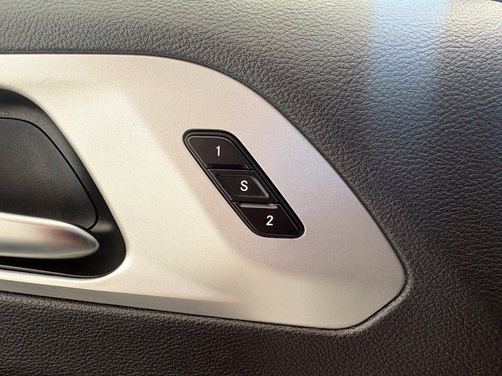 Used 2025 Chrysler Pacifica Limited FWD image 31