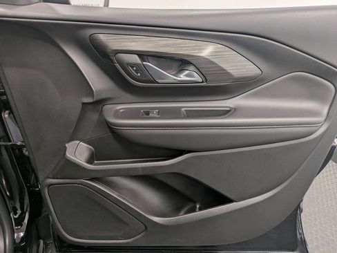 Used 2023 GMC Terrain SLE w/ Driver Convenience Package image 27