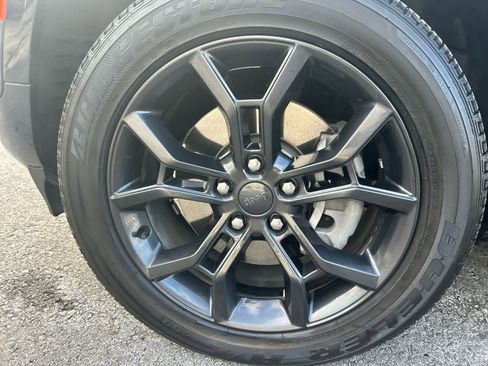 Used 2023 Jeep Grand Cherokee 30th Anniversary image 20