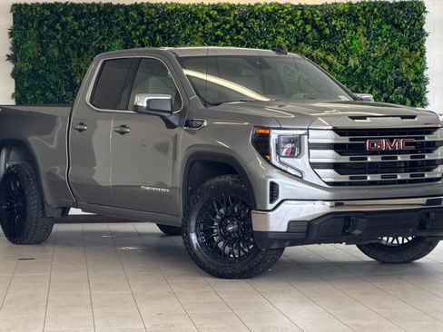 Used 2023 GMC Sierra 1500 SLE image 2