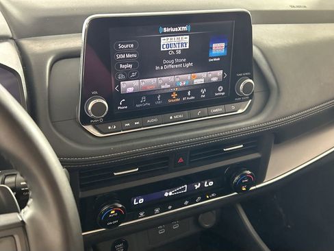 Used 2025 Nissan Rogue SV AWD/4WD image 17