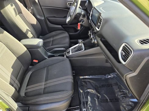 Used 2023 Hyundai Venue SEL image 17