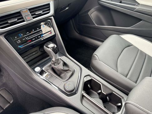 New 2025 Volkswagen Taos SEL image 21