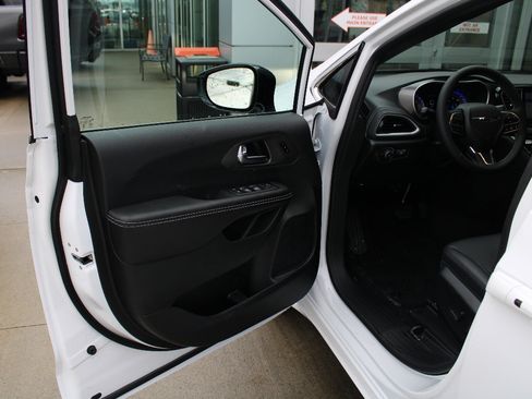 New 2026 Chrysler Pacifica Select image 28