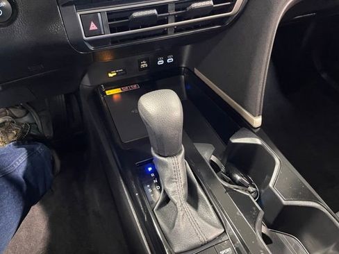 Used 2025 Toyota Camry LE image 28