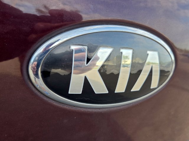 Used 2020 Kia Sedona LX FWD image 11