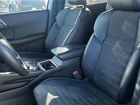 Used 2024 Mitsubishi Outlander SE image 18