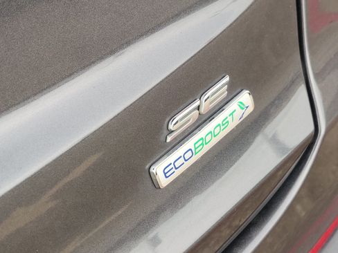 Used 2020 Ford Fusion SE FWD image 8