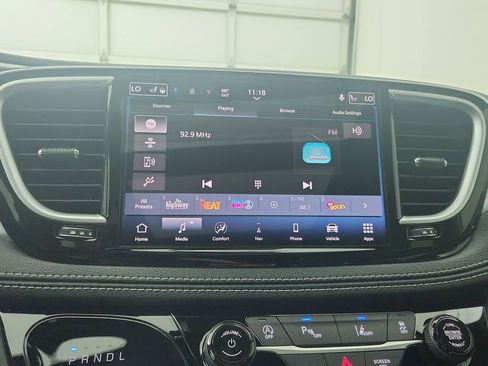 New 2026 Chrysler Pacifica Limited image 23