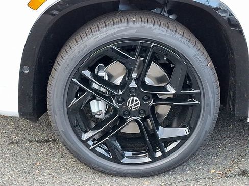 New 2026 Volkswagen Tiguan SE R-Line image 5