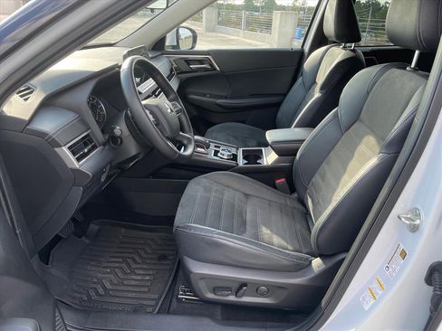 Used 2022 Mitsubishi Outlander SE image 16