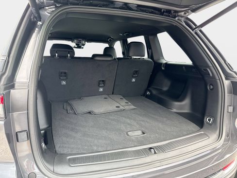 Used 2025 Jeep Grand Cherokee Limited image 11