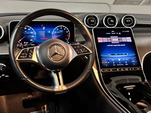 Used 2025 Mercedes-Benz GLC 300 image 34