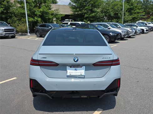 Used 2025 BMW 550e xDrive w/ Executive Package AWD/4WD image 4