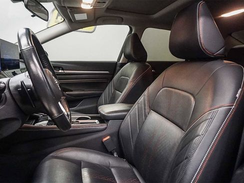 Used 2023 Nissan Altima 2.5 SR w/ SR Premium Package image 18