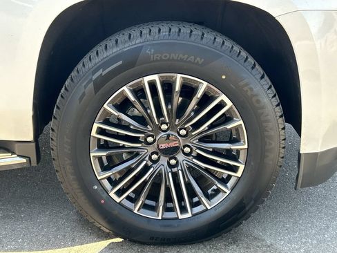 Used 2018 GMC Yukon SLT w/ Premium Edition AWD/4WD image 9